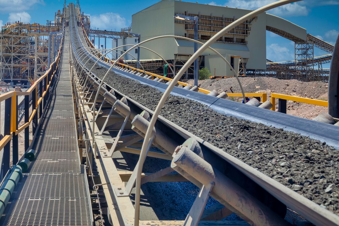 Construcción interna de una correa transportadora de cables de acero
